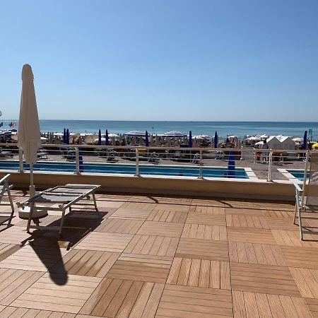 Sea View Apartment With Swimming Pool Лидо-ди-Езоло Экстерьер фото