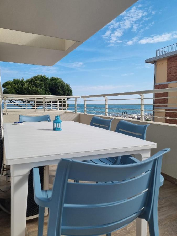 Sea View Apartment With Swimming Pool Лидо-ди-Езоло Экстерьер фото