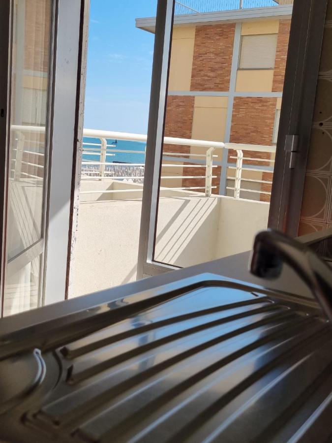Sea View Apartment With Swimming Pool Лидо-ди-Езоло Экстерьер фото